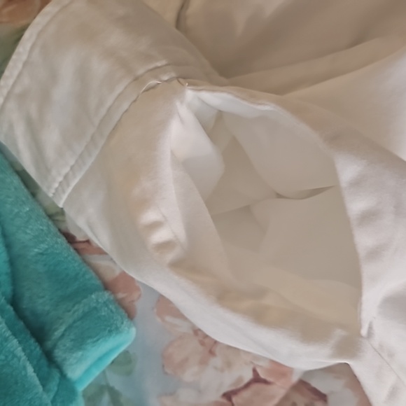 Kim Rogers capris white big button size 8 cotton blend. In excellent con… - Picture 9 of 12